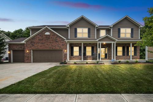 Incredibly Spacious Carmel Home with Fully Equipped Kitchen - 4700 Sq Ft! Sleeps 15! Pet Friendly! home