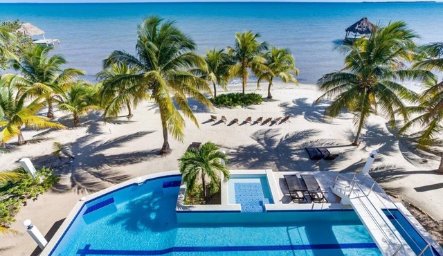 INCREDIBLY SPACIOUS PRIVATE BEACHFRONT VILLA WITH POOL AND KAYAKS