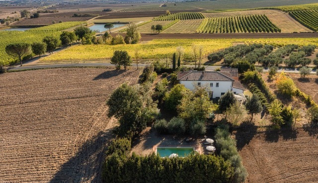 Independent villa with WIFI, private pool, A/C, close to Cortona!