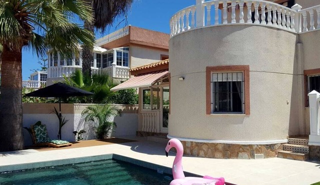 Independent chalet, in the tower, very close to the beach
