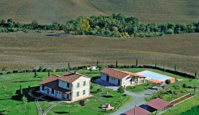 Independent residence with 4 apartaments and pool in val d'Orcia