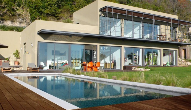 Independent Apartment with Sea View – Vence, Architect-Designed Villa