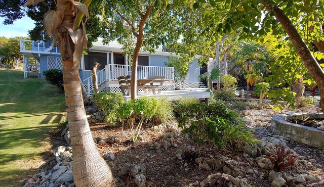 Independent bungalow with access to tennis court, beaches, bonefishing