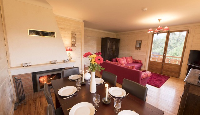 INDEPENDENT CHALET WITH BEAUTIFUL VIEW ON THE MASSIF DU MONT BLANC