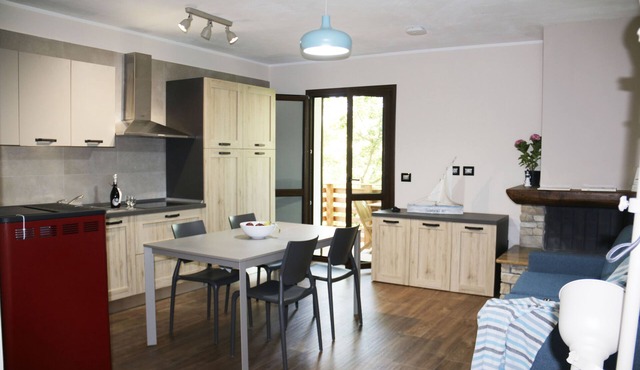 Independent chestnut apartment in holiday home with garden and barbeque