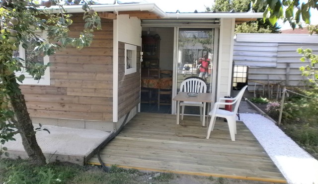 Independent equipped cottage in FLEURY LES AUBRAIS 2 adults 2 children