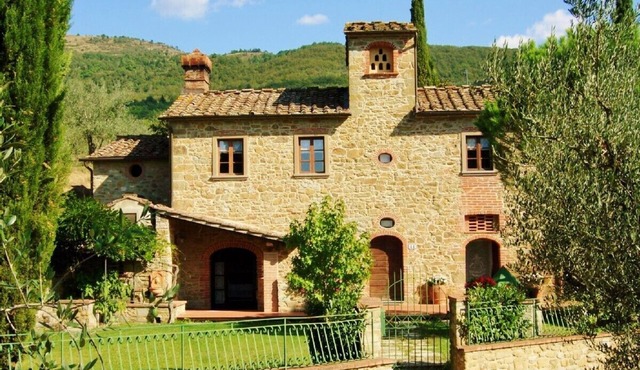 Independent holiday country house in Tuscany