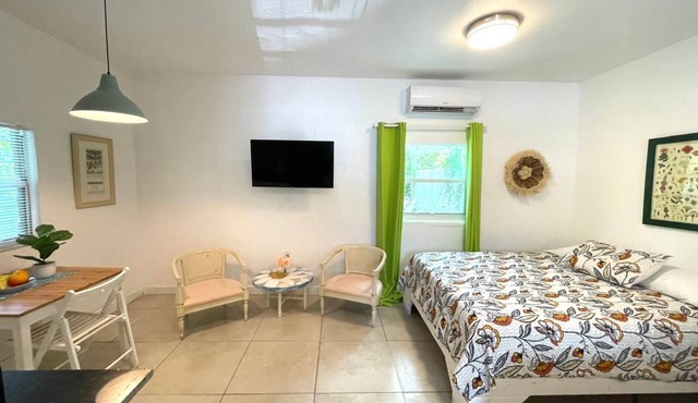 Independent Studio Close to the Airport
