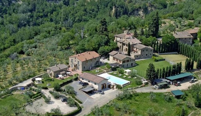 Independent villa sleeps 26 composed of 7 apartments.
