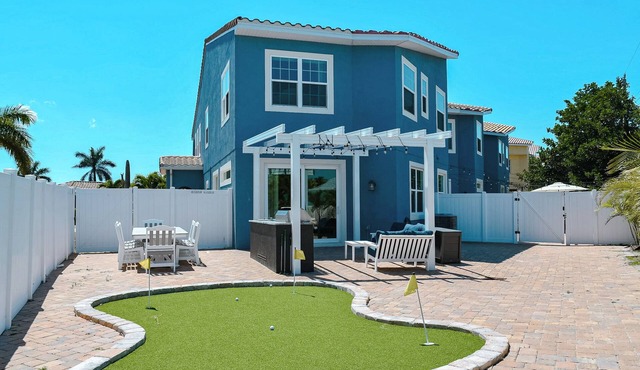 Indian Harbour Beach Townhome with Pool, Game Room, BBQ Grill & Putting Green!