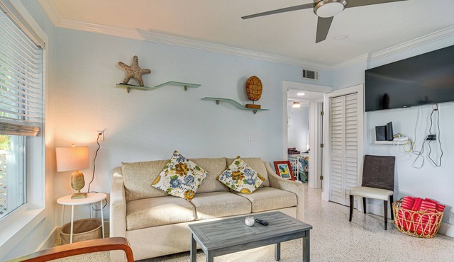 Indian Rocks Beach Retreat, Walk to Gulf & Beaches
