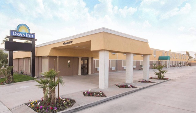 Indio is Incredible! - Day Inn By Wyndham - 2 Queen Bed room for Coachella