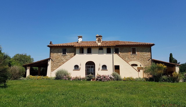 Indipendent, fully restored '700c House.Ideal for daily trips and deserved rest!