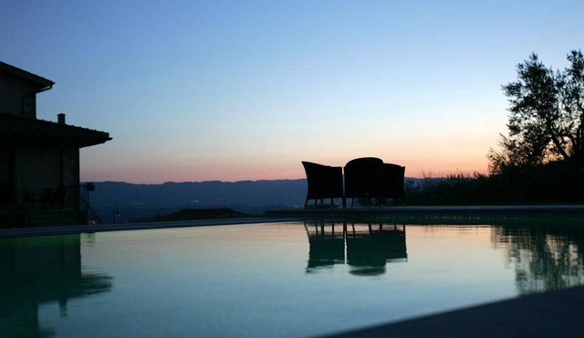 Indipendent home in farmhouse with patio, WiFi, A/C, shared pool Loro Ciuffenna