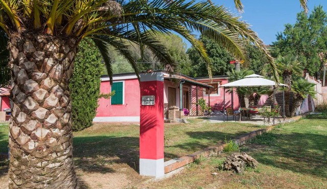 Individual accommodations near the sea, nice for bathing and biking holidays