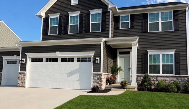 Individual room in Charming Oasis located in Canal Fulton - Master Bedroom