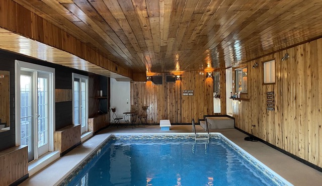 Indoor Pool Oasis -3 bedrooms (Mermaid not included)