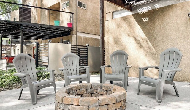 Industrial loft steps to main strip Minutes to GOGsn