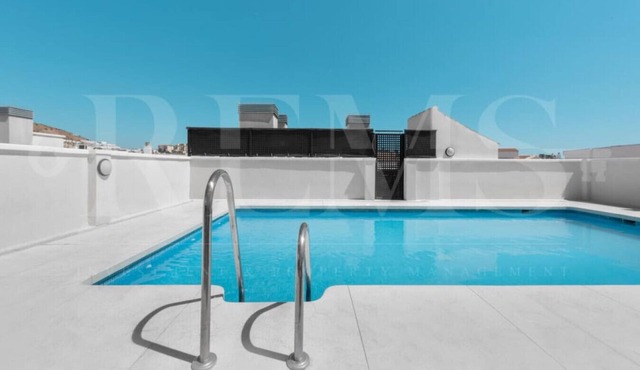 Industrial-style studio w/ swimming pool - center