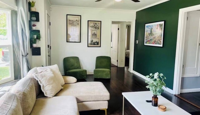 Indy 3 bed & 2 full bath - Central location + outdoor amenities & game room!