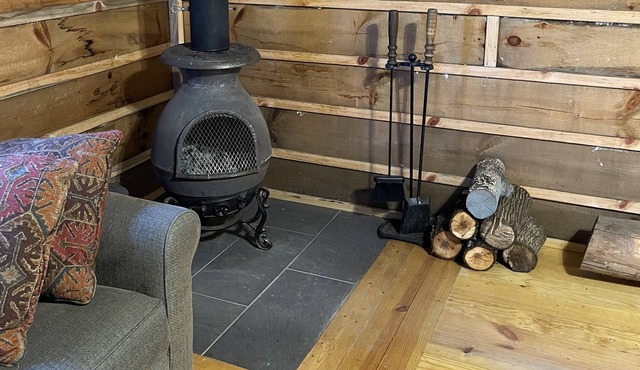 Inez Cabin-Rustic One Bedroom Log Cabin 15 Minutes From Highlands NC