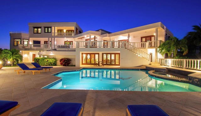 Infinity at Sheriva Villas/2 pools/2 Golf Carts-2 min. to Beach/5-Star Service