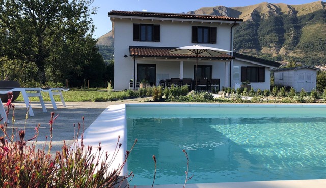 Infinity pool, 360 views, 3 bedrooms, 3 bathrooms in Lucca, Pisa, Florence area