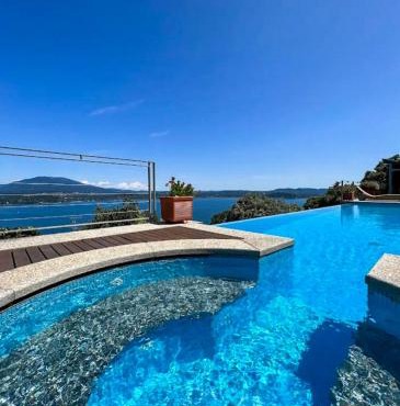 Infinity-Pool Belgirate by Lago Reisen