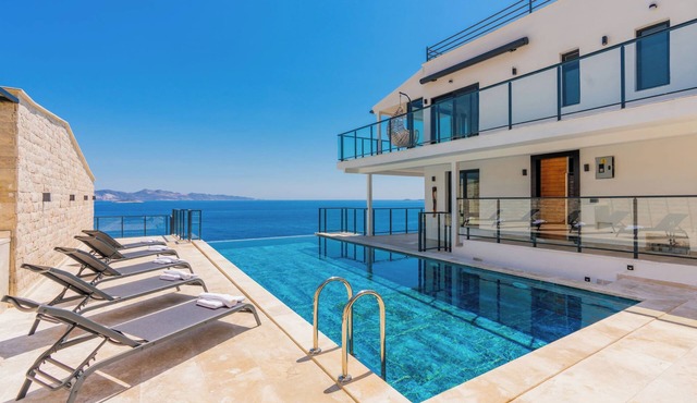 Infinity Pool,Luxury Design and 800m to Beach