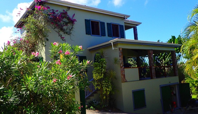 Infinity pool, spectacular views, mountain house. Innisfree.