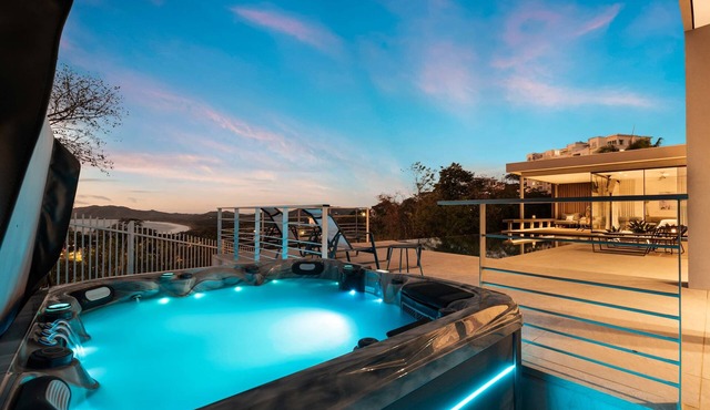Infinity Pool Villa, 4 Suites & Private Casita