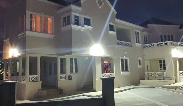 Infinity Townhomes, Charming 3-bedroom, 3.5 bathroom townhouse, AC, fitness room