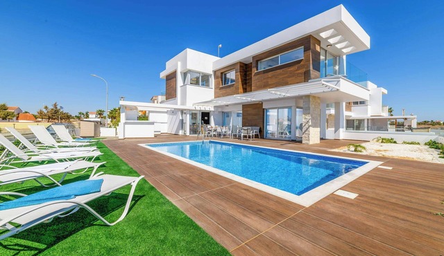 Infinity View - Three Bedroom Villa, Sleeps 6