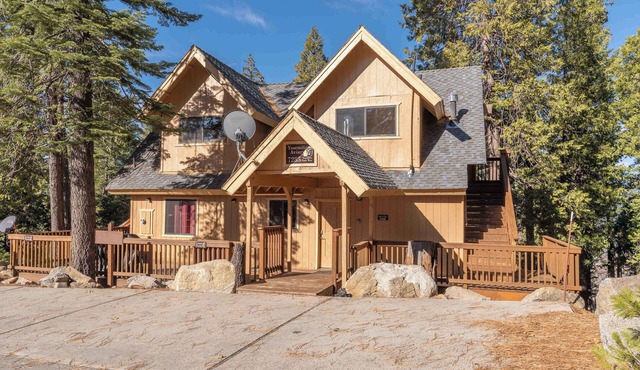 Inside Yosemite Park 2-Unit Home Sleeps 14