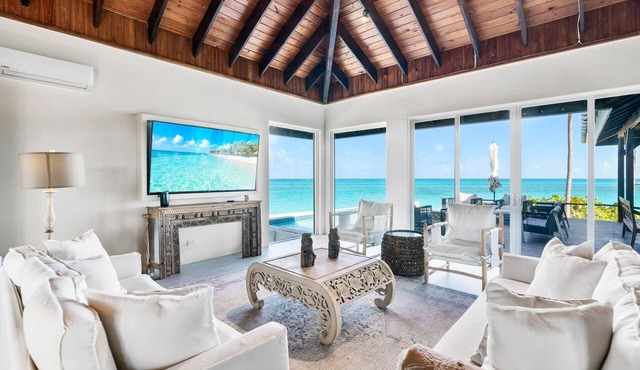 Inspiration Point, Newly Renovated, Heated Pool and Year-Round Sandy Beach