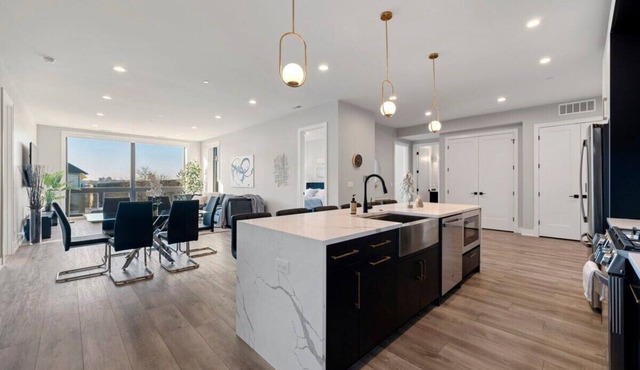 Insta-worthy 3bed/2bath Brand New Home w/Balcony