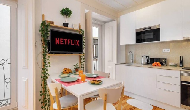 Intendente Modern 1-Bed | Top Location | Lift & AC