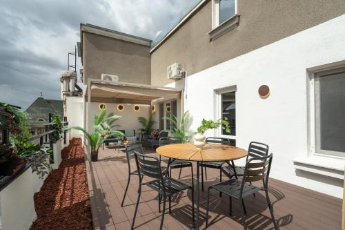 Interbelic Rooftop Suite | 3BDR