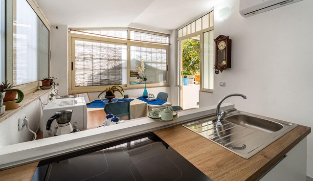 Intimate, quiet studio apartment with a small living room and equipped kitchen