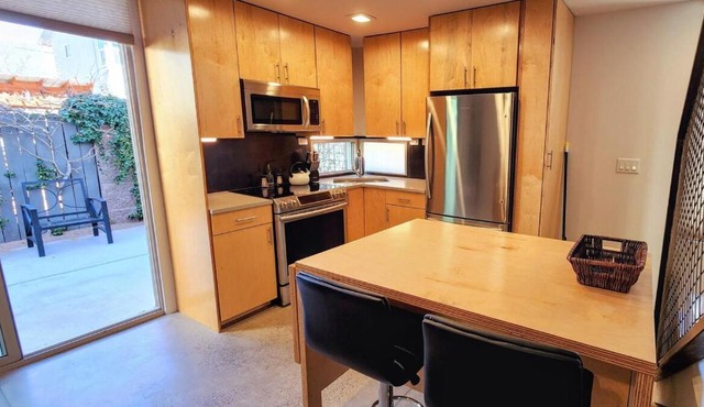 Intimate Townhome Sanctuary DT