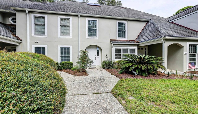 Intimate, Yet Spacious Villa with Shared Pool and Tennis - Walk to the Beach