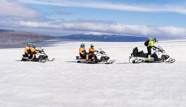 Into the Glacier Combo: Snowmobiling + Langjökull Ice Cave