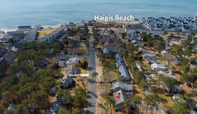 "Into the Mystic" Beautifully Renovated 6 bedroom home steps to the beach