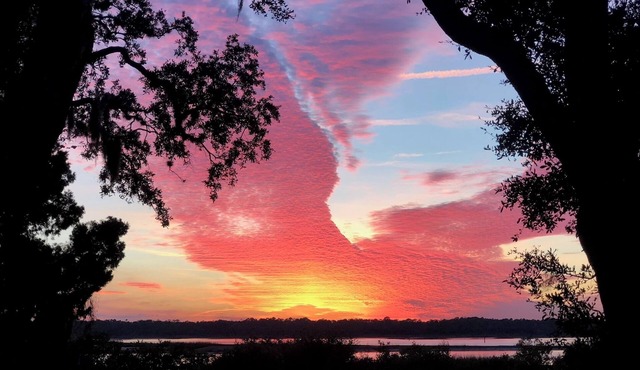 Intracoastal Paradise: Private Waterfront Haven with Spectacular Sunset Views.