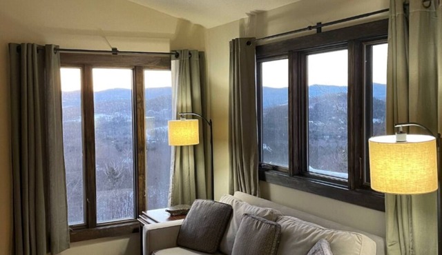 Inviting 2-bedroom chalet with views in Warren - Perfect for a cozy getaway