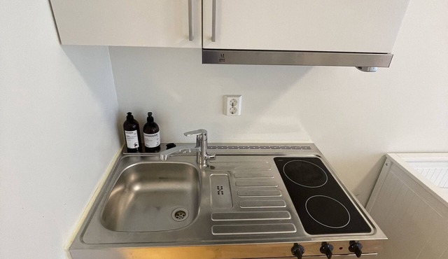 Inviting apartment, short distance to most things!