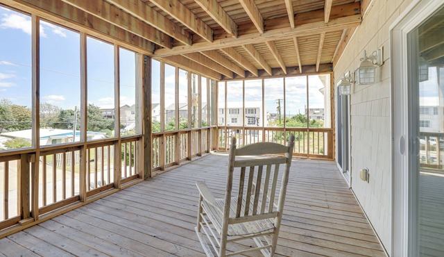 Inviting Atlantic Beach Townhome ~ 1/2 Mi to Ocean