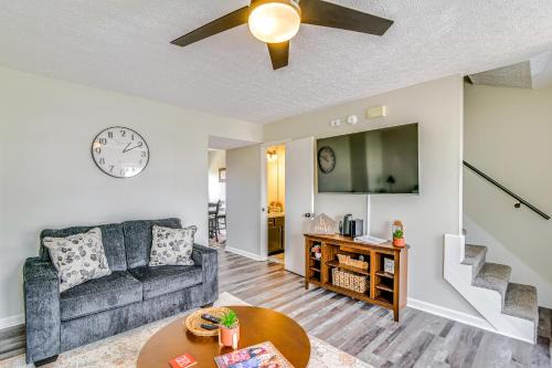 Inviting Bowling Green Escape w/Smart TVs!