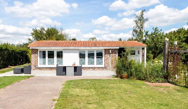 Inviting Chalet in Westouter with Garden