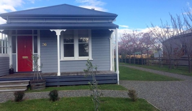 Inviting cottage close to the square